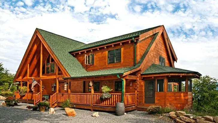 Discover The Perfect Balance Of Rustic Charm And Modern Amenities In This Stunning Log Cabin