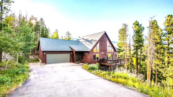 Gorgeous Log Cabin With Breathtaking Views And Interesting