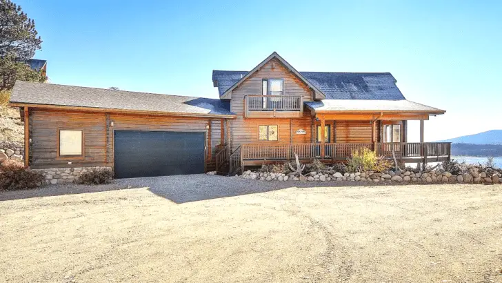 Amazing Log Cabin With Beautiful Design And Mountain Views