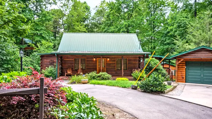 Peaceful Log Cabin With Lovely Surroundings And Relaxing