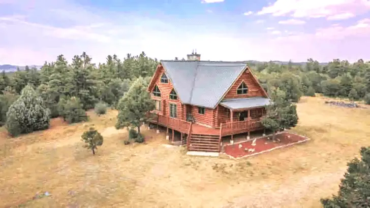 Fantastic Log Cabin With Gorgeous Interior And Mountain Retreat