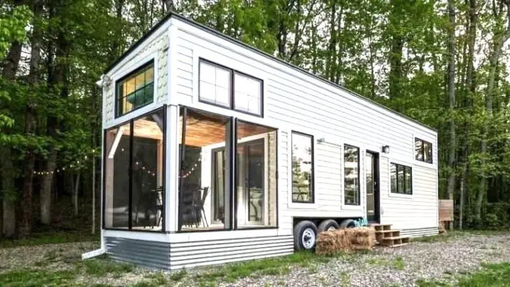 Amazing Beautiful Tiny House On Wheels With Fascinating