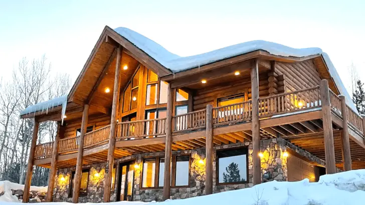 Luxurious Log Cabin With Gorgeous Interior Design And Relaxing