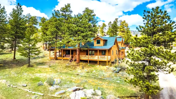 Incredible Log Cabin With Stunning Views And Interesting