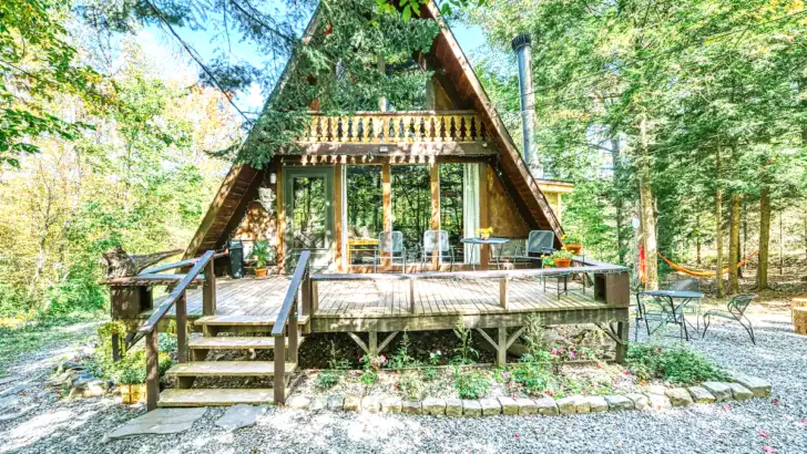 Classic A-Frame Cabin For Couples To Entertain And Relaxing 