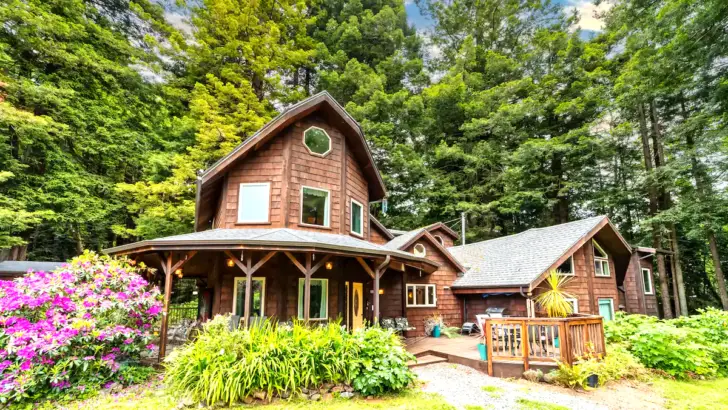 Gorgeous Log Cabin With Luxurious Furnishings And Stunning Views