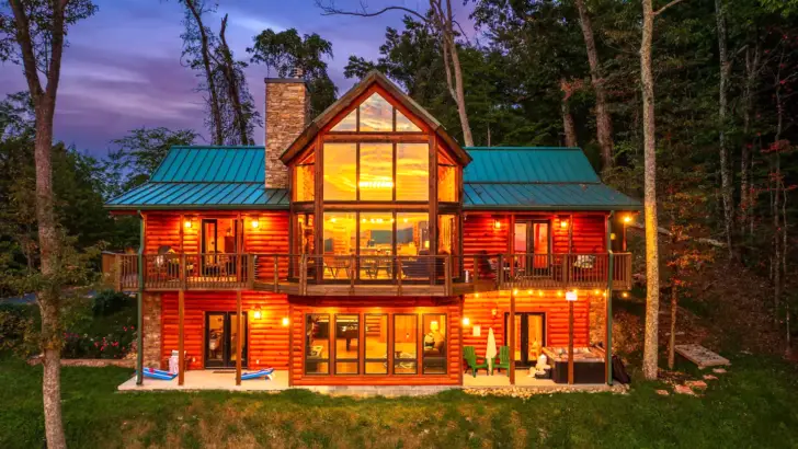 Gorgeous Secluded Log Cabin With Amazing Views