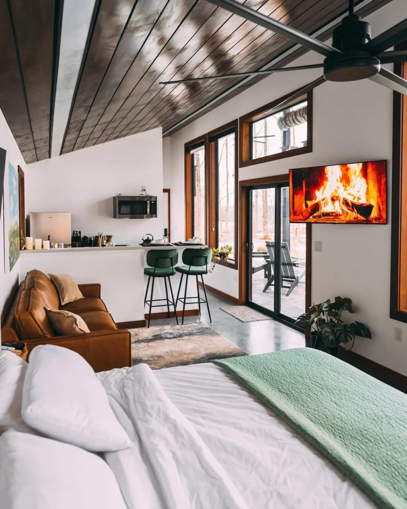 33 Tiny House Interior Design Ideas for Creating a Warm Rustic Retreat