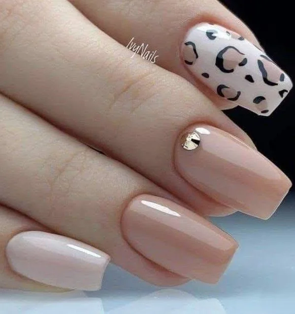 Nude nails with a soft, light leopard print accent nail.