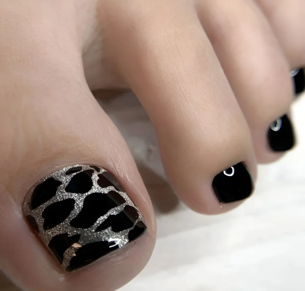 Giraffe-inspired print toenails with black and silver accents - animal print nail designs