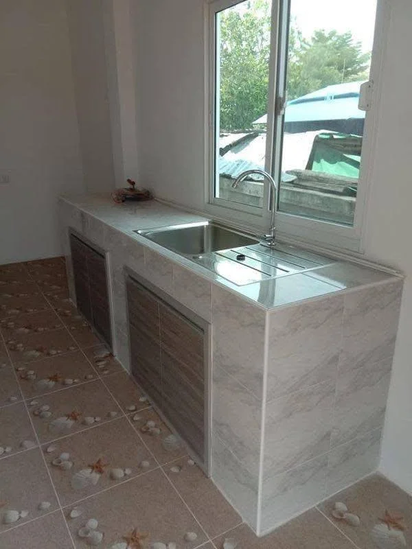 Kitchen Countertop with Textured Tile