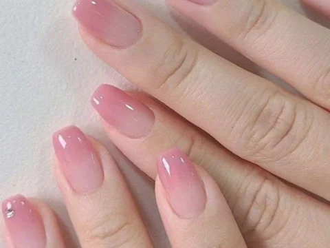 25 Chic Short Pink Nails for an Elegant Look