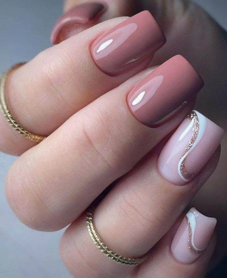 Short pink nude nails with wavy white and glitter lines.