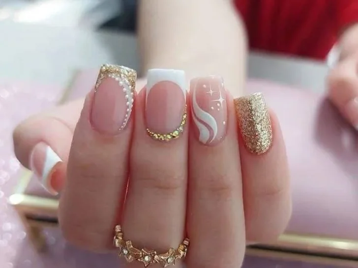 25 Stunning Short Nail Designs for a Glamorous Look