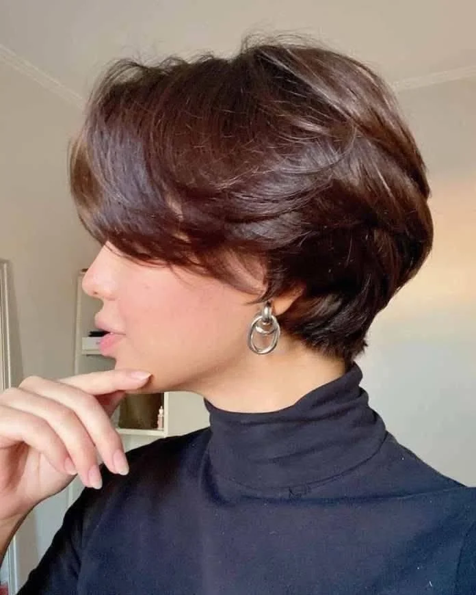 Layered shaggy pixie bob, a trendy and versatile short haircut for 2025.rendy and flirty short haircut option for 2025.