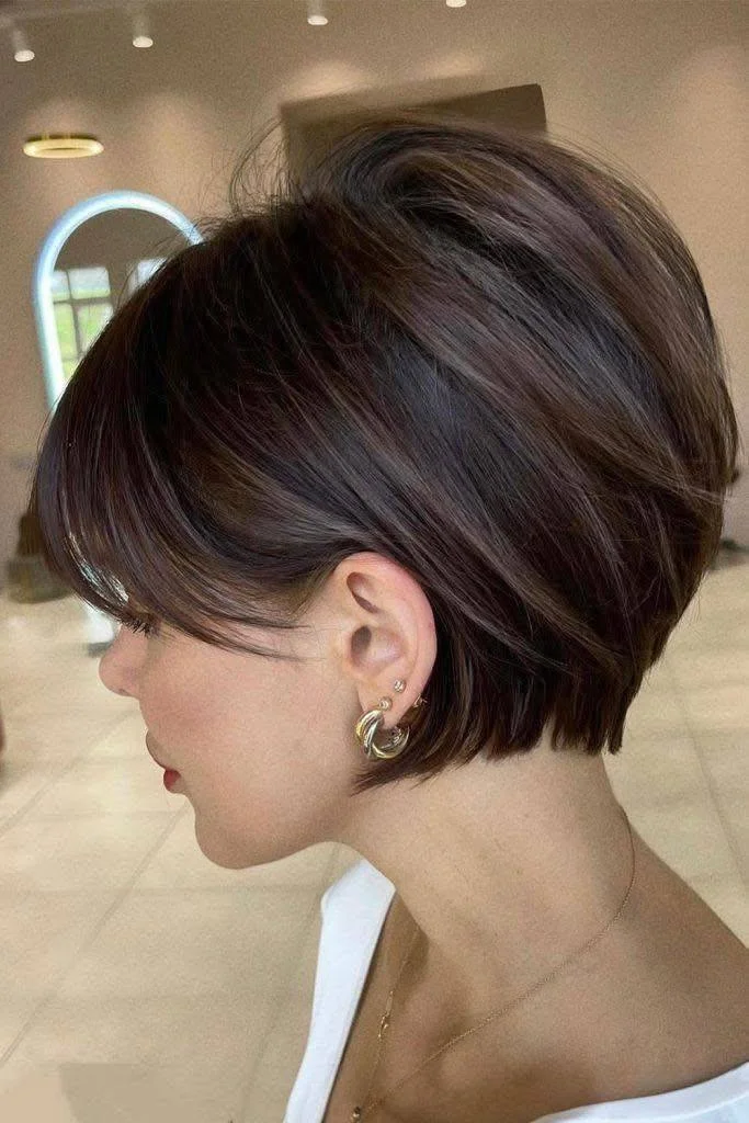 Short rounded bob, a soft and flirty short haircut for a fresh 2025 look.