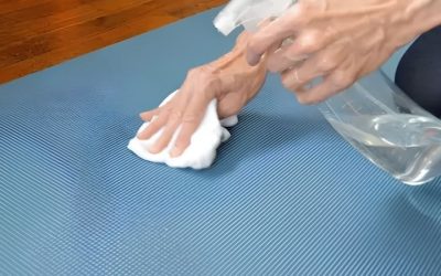 Best Way to Clean a Yoga Mat: Methods, Timing and Sprays