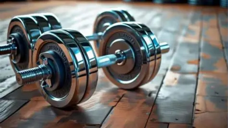 How to Choose Gear for the Best Shoulder Exercises With Dumbbells