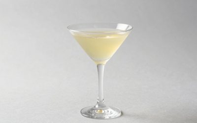 Cosmopolitan Cocktail Recipe: Bright, Balanced & Easy
